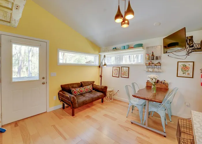 4-Season Gold Coast Cottage, 2 Mi To Winter Sports