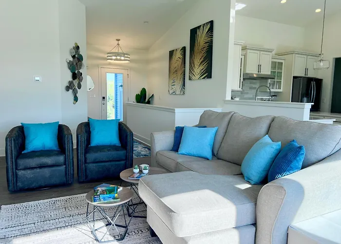 Brand New 5-Bedroom Lake Michigan Home + Hot Tub!